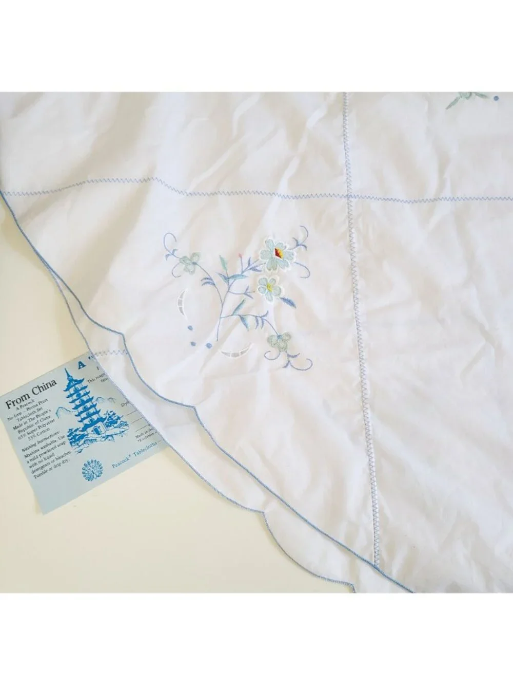 Vintage Linen Tablecloth Peacock Set With Embroidered Daisies Perma Press *READ*